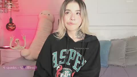 _tammarra_ online show from 10/20/25, 08:53