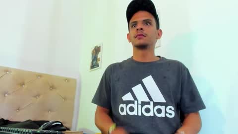 Snapshot of _tarek_ chatting on 10/21/25, 08:42 _tarek_ online show from 10/21/25, 08:42