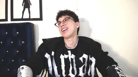 Thomas online show from 10/31/25, 04:24