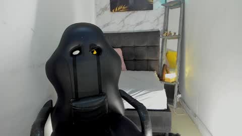 Snapshot of _tinny_hot chatting on 05/05/26, 12:13 tinny online show from 05/05/26, 12:13