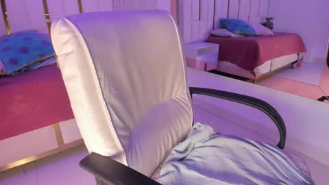 Snapshot of _tinyrousse_ chatting on 01/18/26, 07:17 Rousse online show from 01/18/26, 07:17