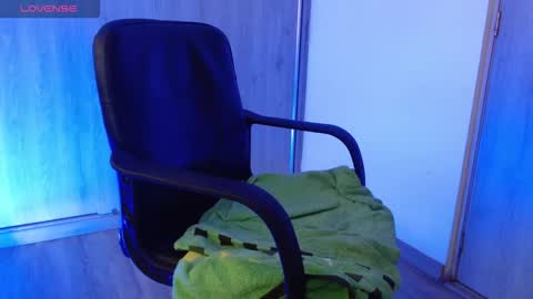 Snapshot of _tinyrousse_ chatting on 02/20/26, 07:25 Rousse online show from 02/20/26, 07:25