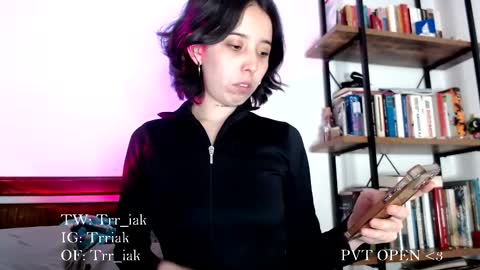 luna online show from 11/24/25, 10:53