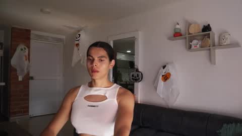 Anastasia Vahos online show from 10/29/25, 05:25