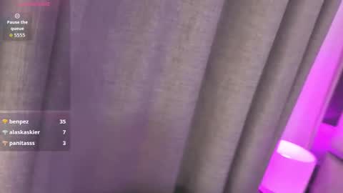 _valeria_saenz_ online show from 01/14/26, 08:31