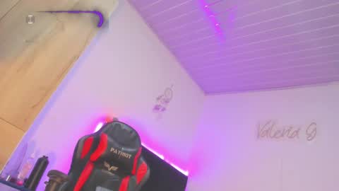    online show from 03/05/25, 01:42