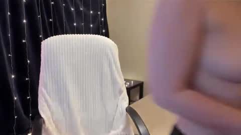 Snapshot of _vallylove chatting on 03/02/25, 12:42 _vallylove online show from 03/02/25, 12:42