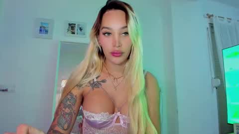 Snapshot of _viioletweekend_ chatting on 12/21/25, 07:32 online show from 12/21/25, 07:32