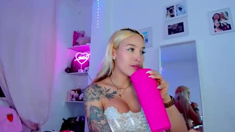 Snapshot of _viioletweekend_ chatting on 02/12/26, 07:09 online show from 02/12/26, 07:09