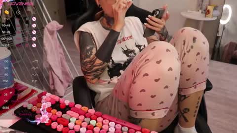 Alis online show from 10/19/25, 08:04