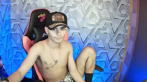 Snapshot of _white_fox_ chatting on 11/14/25, 05:33 white fox online show from 11/14/25, 05:33