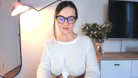 Snapshot of _worlin_ chatting on 12/11/24, 11:19 Nika online show from 12/11/24, 11:19