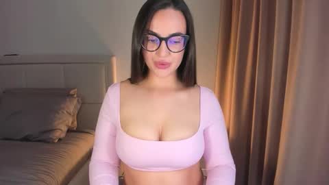 Snapshot of _worlin_ chatting on 10/12/25, 10:03 Nika online show from 10/12/25, 10:03