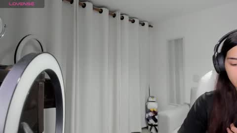 Snapshot of _wtdreamgirl chatting on 02/26/26, 02:54 Luisa online show from 02/26/26, 02:54