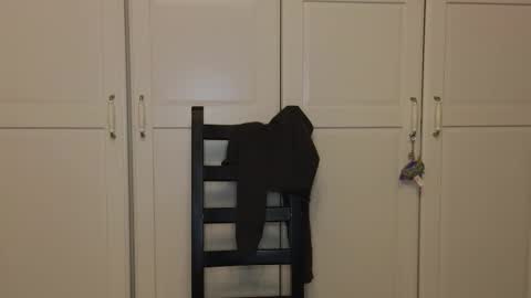 Niki online show from 10/31/25, 10:00