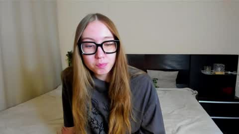 Snapshot of _yourhotangel_ chatting on 05/31/26, 05:37 Eva online show from 05/31/26, 05:37