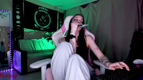 Roxy online show from 12/25/24, 07:34