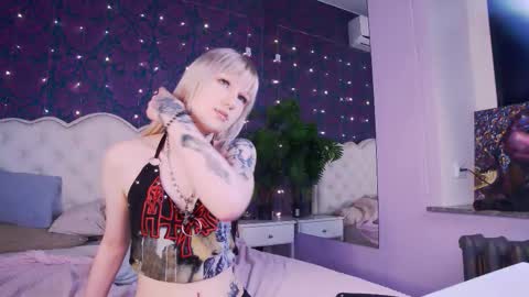 Snapshot of _yummi_ chatting on 03/15/26, 08:37 Emy online show from 03/15/26, 08:37