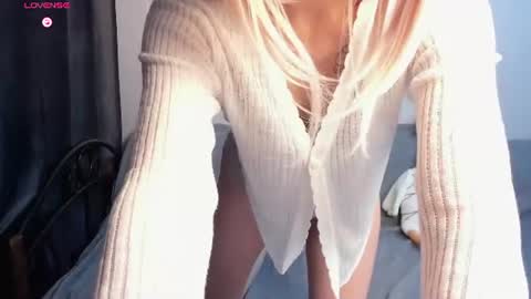 Snapshot of _yuriko chatting on 07/19/26, 08:23 Mia online show from 07/19/26, 08:23