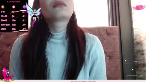 Yuyi online show from 11/23/25, 11:21