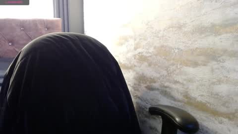 Yuyi online show from 03/01/26, 11:45