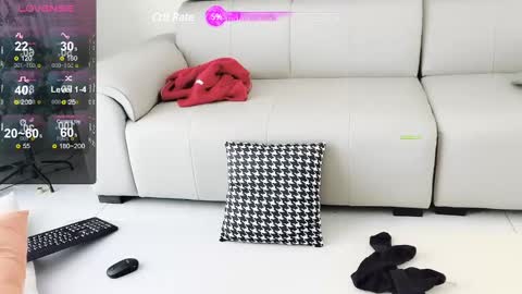 _zizi_ online show from 01/01/25, 05:11