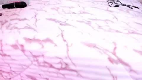 _zoe19_ online show from 11/25/25, 11:32