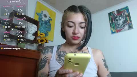 Snapshot of _zoebakers chatting on 02/11/25, 12:58 Zoe  online show from 02/11/25, 12:58