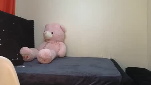 Snapshot of _zoilah chatting on 01/13/25, 03:45 Zoilah online show from 01/13/25, 03:45