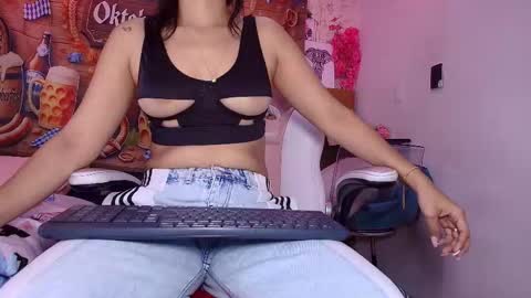 Aisha online show from 10/03/25, 11:51