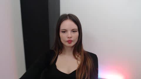 a_ariella_ online show from 09/20/25, 07:09