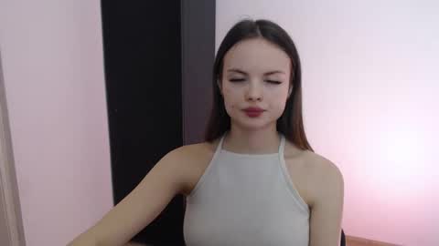 a_ariella_ online show from 10/13/25, 01:44