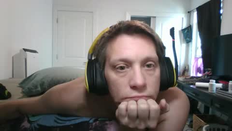 A Bored Dragon online show from 02/10/26, 05:39
