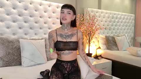 Luni  online show from 09/17/25, 02:41