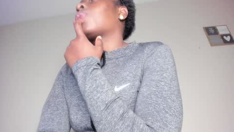 Snapshot of aafricaaa chatting on 12/04/24, 09:40 Sara online show from 12/04/24, 09:40