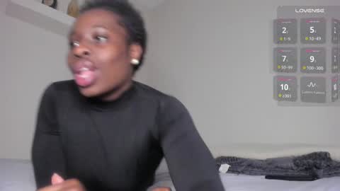 Snapshot of aafricaaa chatting on 12/17/24, 08:34 Sara online show from 12/17/24, 08:34