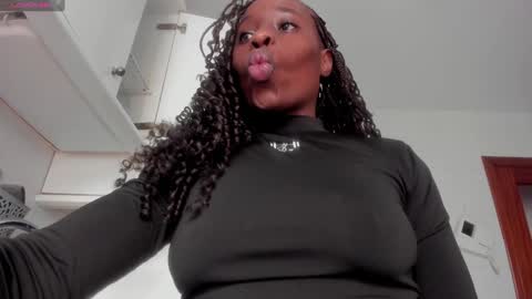 Snapshot of aafricaaa chatting on 01/13/25, 03:04 Sara online show from 01/13/25, 03:04