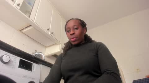 Snapshot of aafricaaa chatting on 01/23/25, 02:17 Sara online show from 01/23/25, 02:17