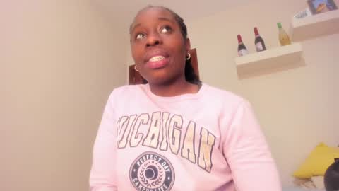 Snapshot of aafricaaa chatting on 02/06/25, 11:43 Sara online show from 02/06/25, 11:43