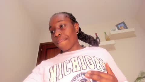 Snapshot of aafricaaa chatting on 02/06/25, 03:31 Sara online show from 02/06/25, 03:31