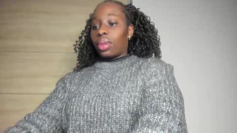 Snapshot of aafricaaa chatting on 02/13/25, 11:39 Sara online show from 02/13/25, 11:39