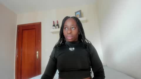 Snapshot of aafricaaa chatting on 03/10/25, 10:37 Sara online show from 03/10/25, 10:37