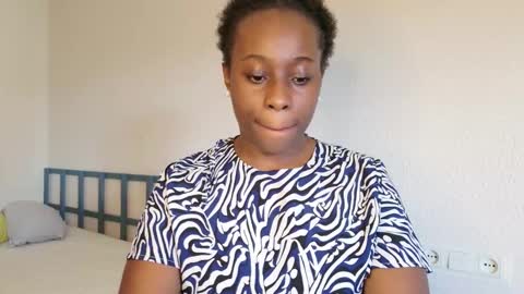 Snapshot of aafricaaa chatting on 11/06/25, 11:44 Sara online show from 11/06/25, 11:44