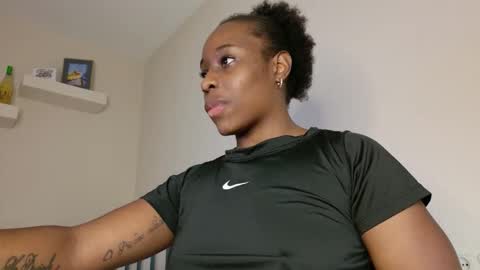 Snapshot of aafricaaa chatting on 11/07/25, 10:59 Sara online show from 11/07/25, 10:59