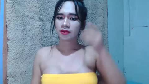 Snapshot of aaliyah04 chatting on 10/31/25, 11:00 BERLAT online show from 10/31/25, 11:00