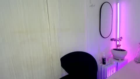 Snapshot of aaliyahlayla chatting on 01/28/25, 04:08 Aaliyahlayla online show from 01/28/25, 04:08