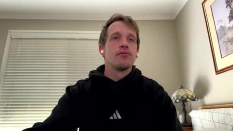 Snapshot of aanal341330 chatting on 10/11/25, 12:10 Kris online show from 10/11/25, 12:10