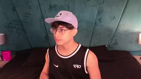 Snapshot of aaron_eze chatting on 04/12/26, 12:32 Aaron Ezequiel online show from 04/12/26, 12:32