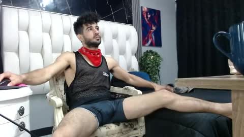 aaron_jones_1 online show from 04/16/26, 10:12