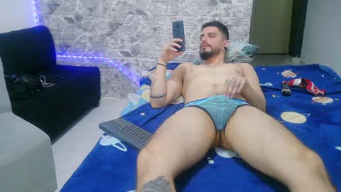 Aaron kwok online show from 02/03/25, 04:52